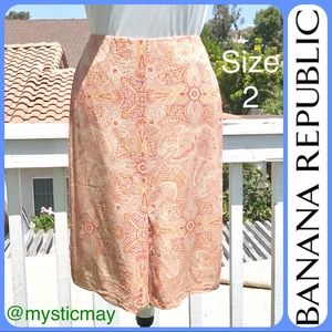 BANANA REPUBLIC Orange Sherbet Paisley Print Silk Knee Length Skirt Size 2 or XS
